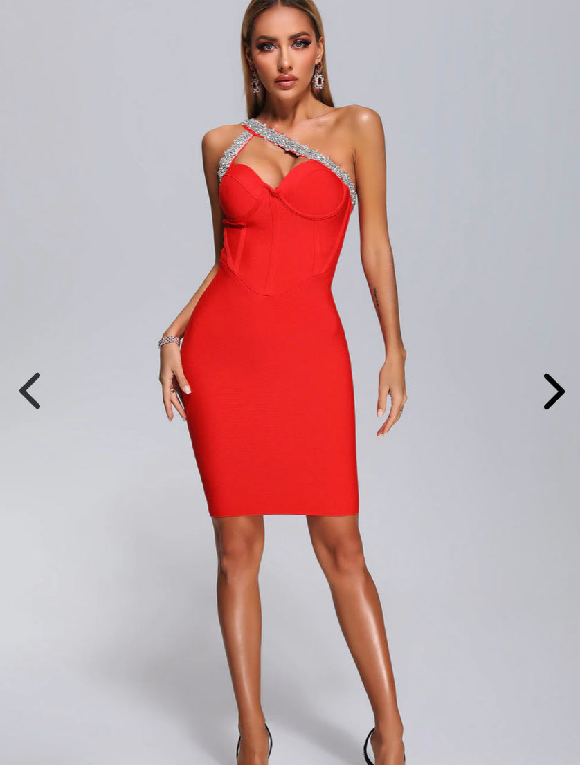 RIHANNA DIAMANT CUT OUT DRESS Roseglam Beauty RIHANNA DIAMANT CUT OUT DRESS Roseglam Beauty