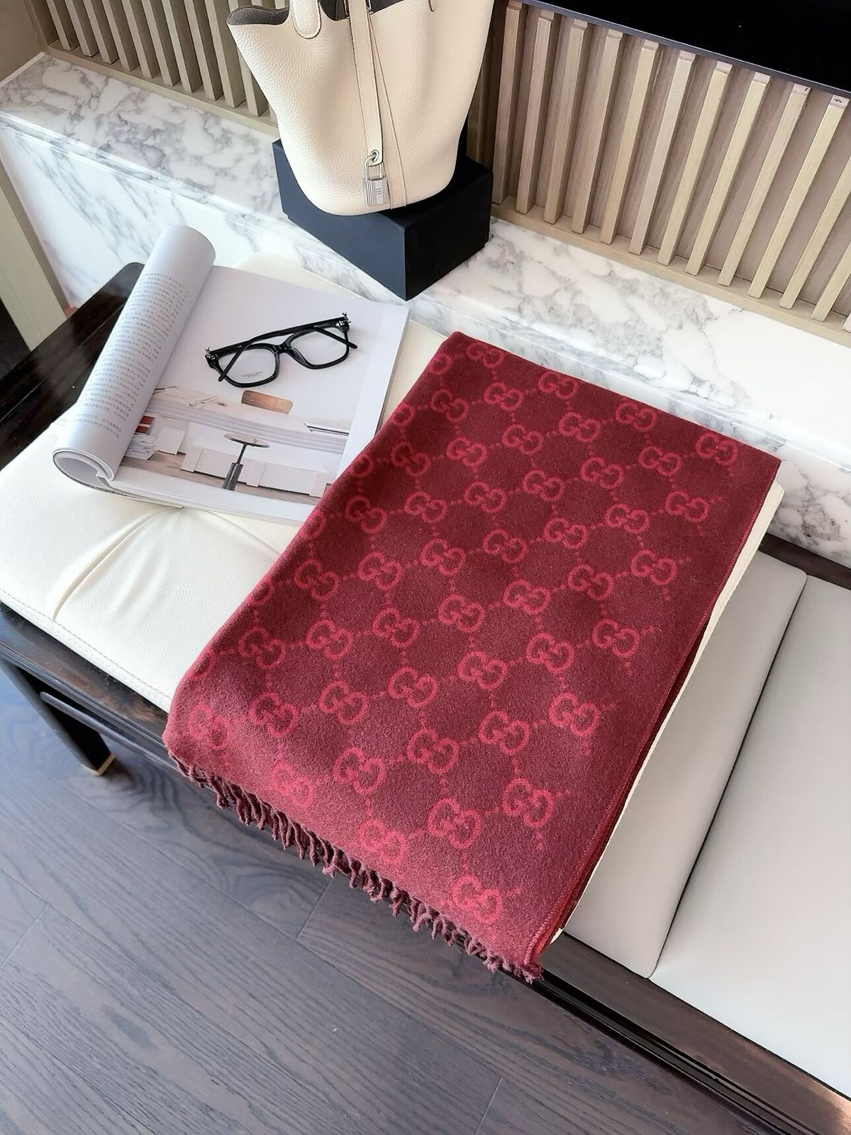 Guxxina scarf