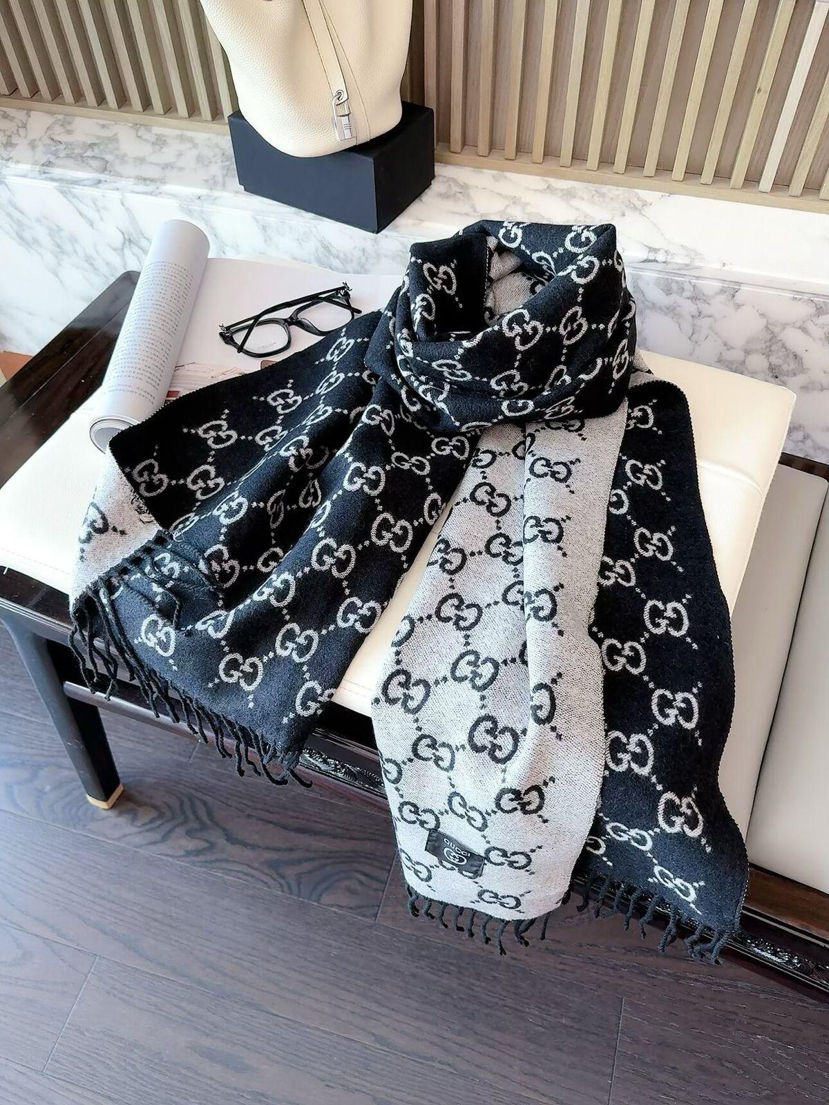 Guxxina scarf