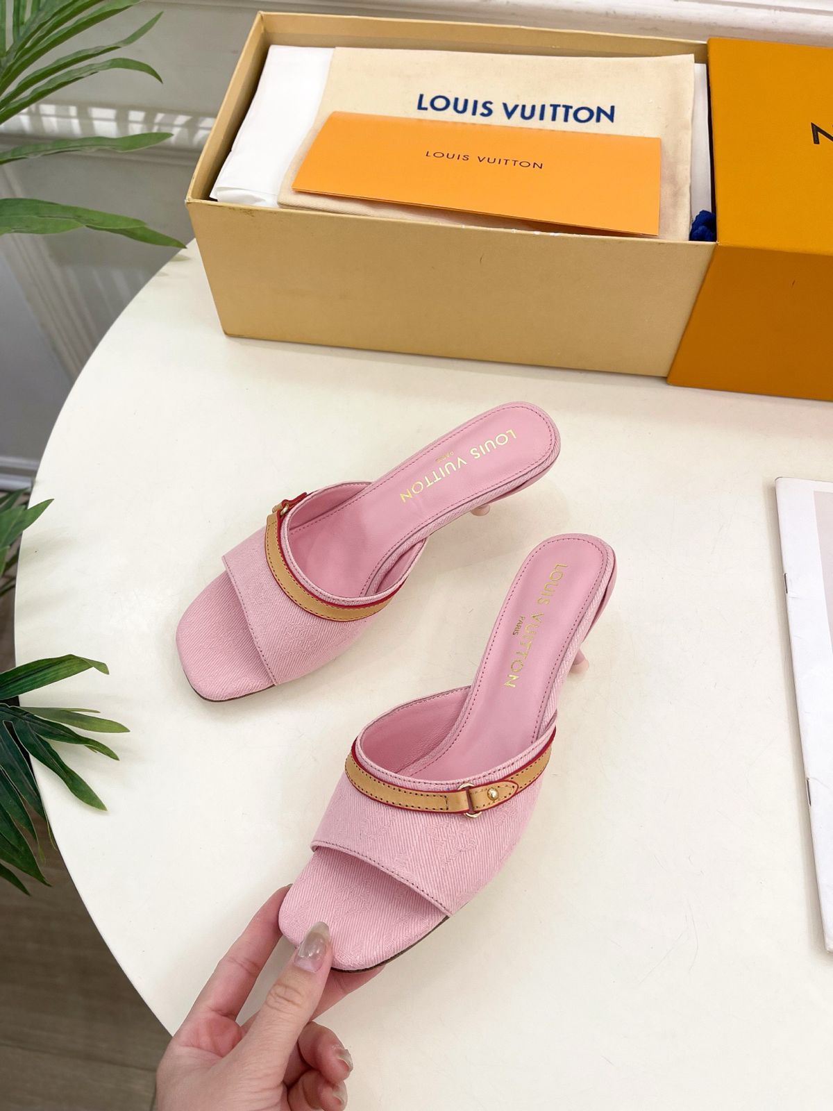 Pinky Louis heels